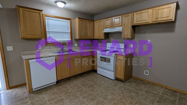 Building Photo - 553 N Chandler Ave