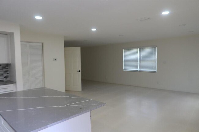 Building Photo - 2630 SW 49th Ct