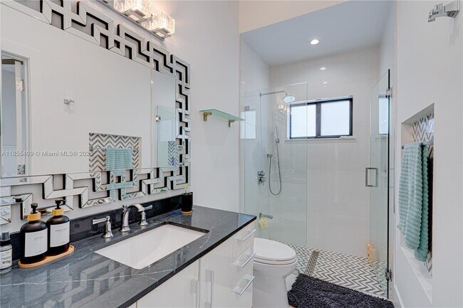 Building Photo - 2521 SW 105th Ave