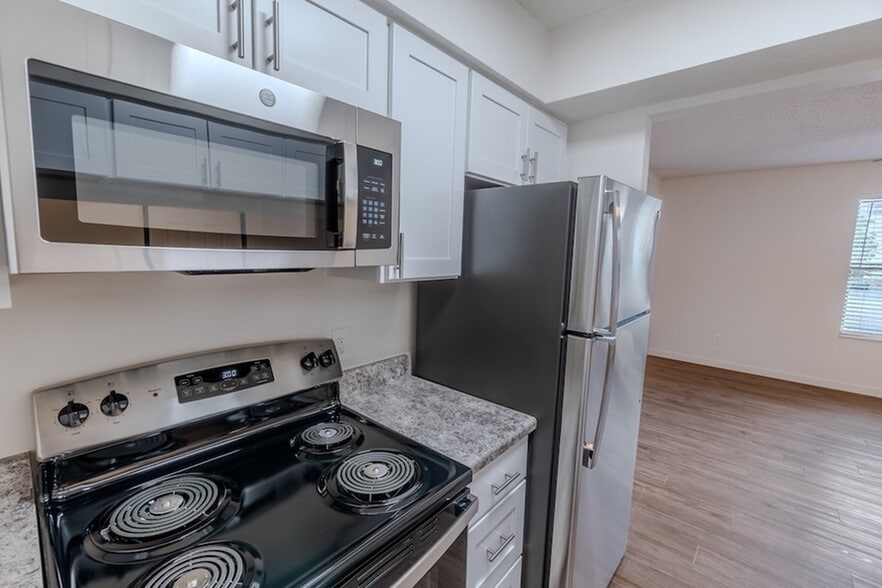 Kitchen - Huntley Ridge East