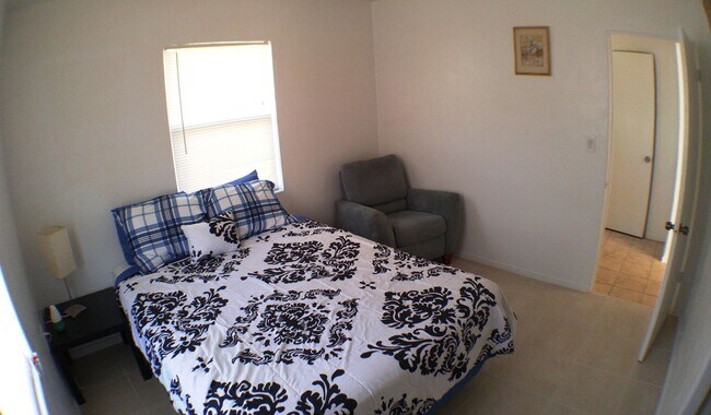 Building Photo - Charming 3 bedroom