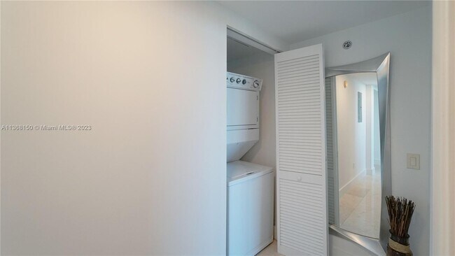 Building Photo - 2641 N Flamingo Rd