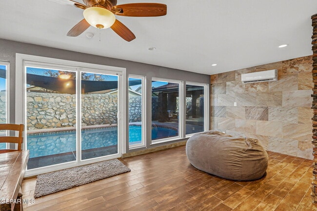 Building Photo - 1732 Russ Randall St