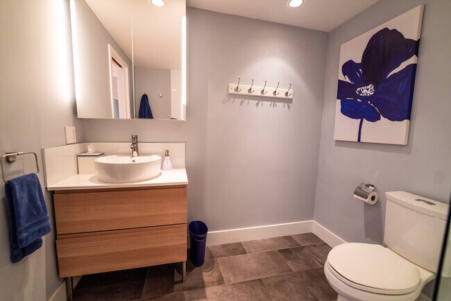 Building Photo - 4337 Marina City Dr