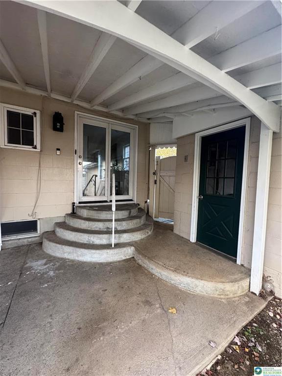 Building Photo - 10 Henry Ave