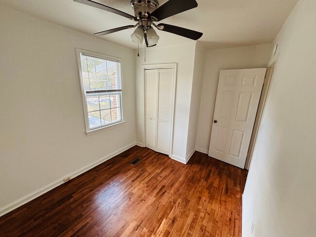 Building Photo - 1312 E 60th St