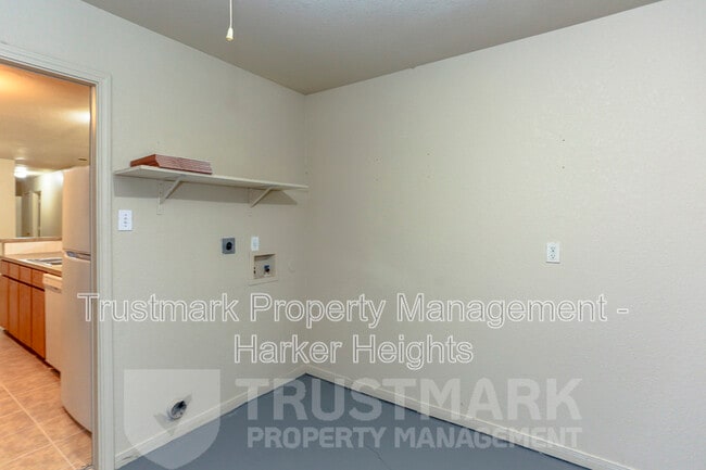 Building Photo - 932 Maplewood Dr