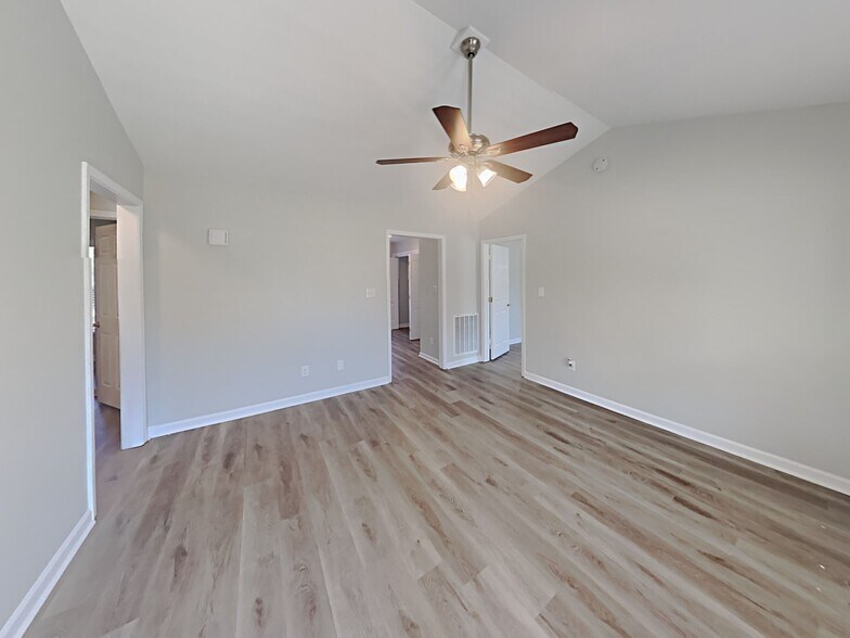 Building Photo - 128 Lippizanner Pl