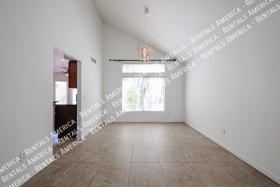 Building Photo - 820 N Granada Dr