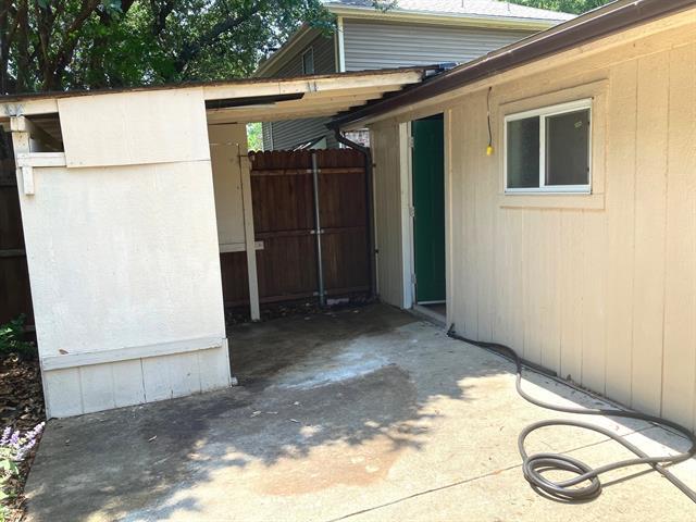 Building Photo - 2404 Sutton Dr