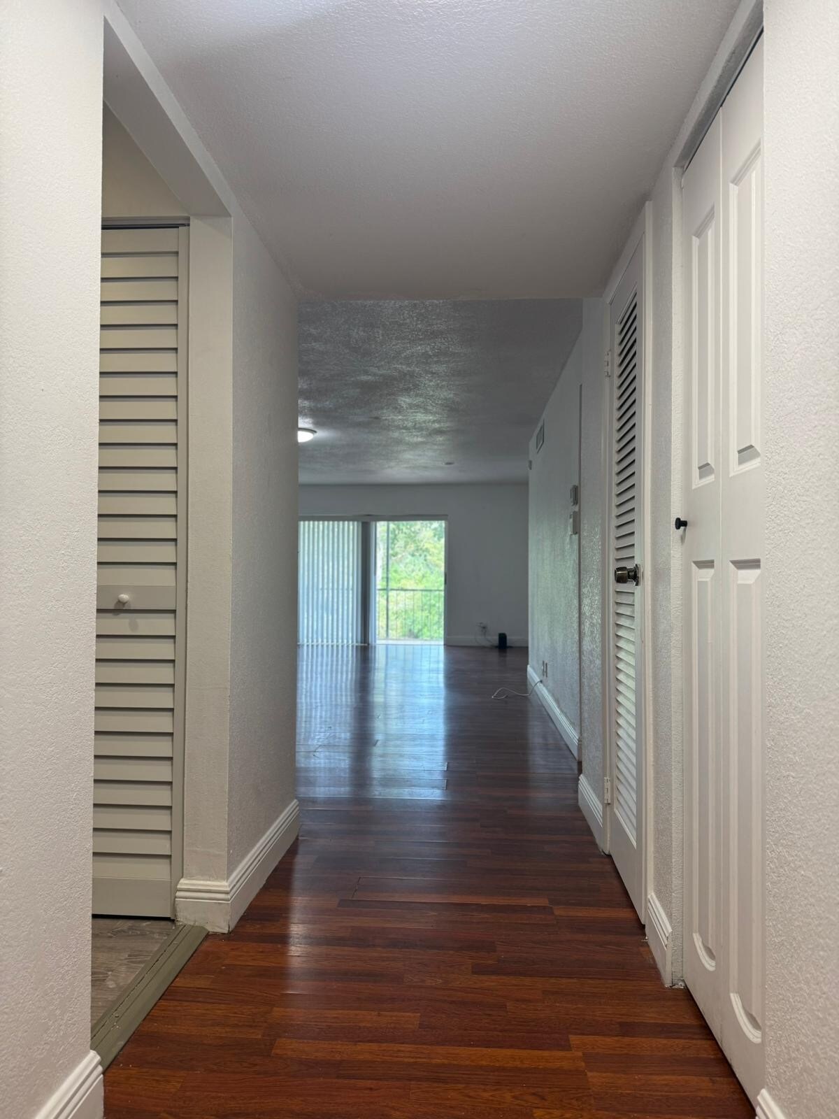 Building Photo - 5961 N Falls Circle Dr