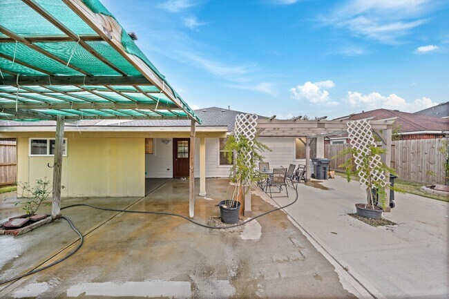 Building Photo - 10315 Kennewick Dr
