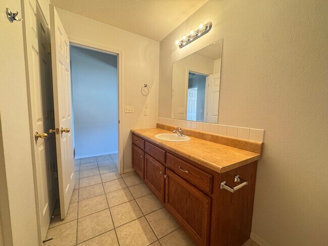 Building Photo - 24430 Sounder Ln