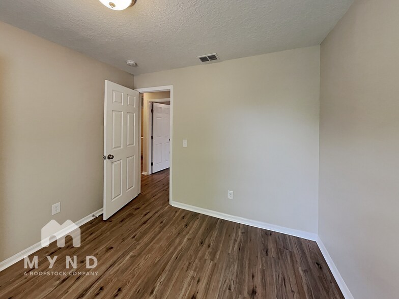 Building Photo - 3608 E 38th Ave