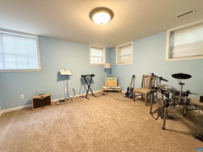 Building Photo - 422 Cranberry Ln