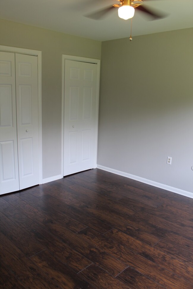 Building Photo - 1st floor apartment