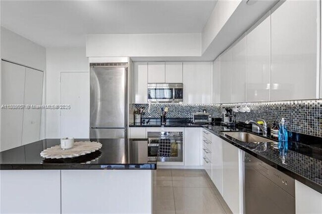 Building Photo - 92 SW 3rd St