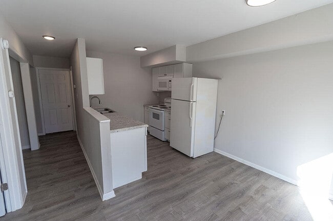 Building Photo - 7216 N Moberly Dr