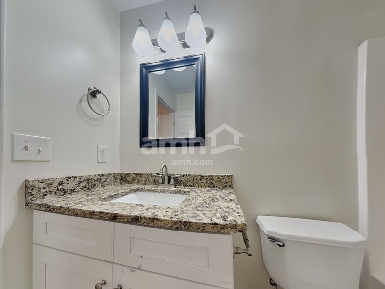 Building Photo - 3394 English Oaks Dr NW