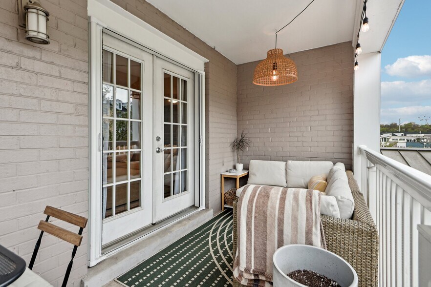 Building Photo - 4091 S Four Mile Run Dr