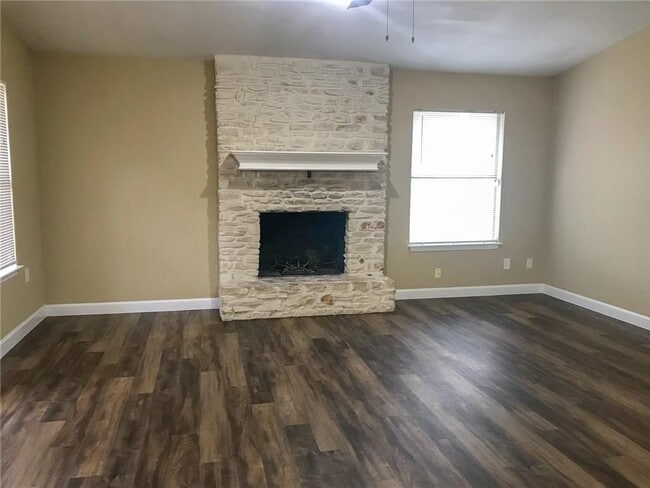 Building Photo - 10511 Robinwood Cir