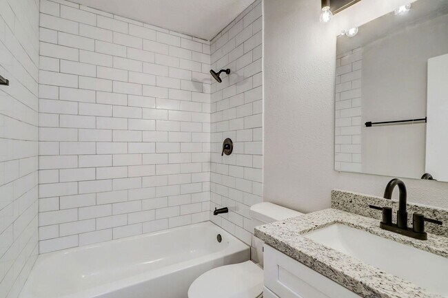 Building Photo - 15910 Plover Ct