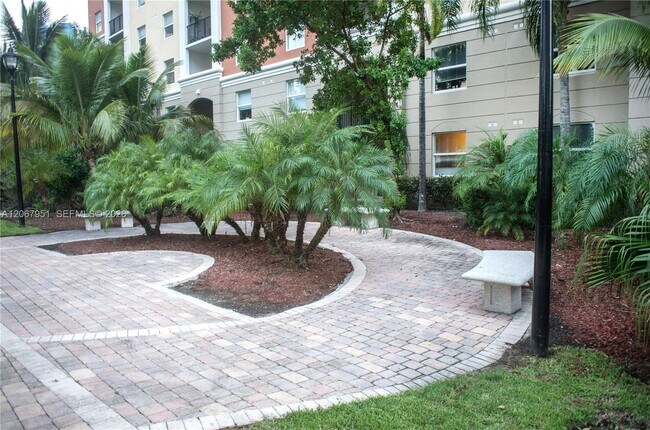 Building Photo - 17150 N Bay Rd