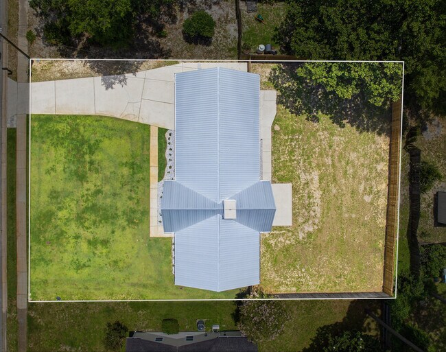 Building Photo - 942 Rue De Palms