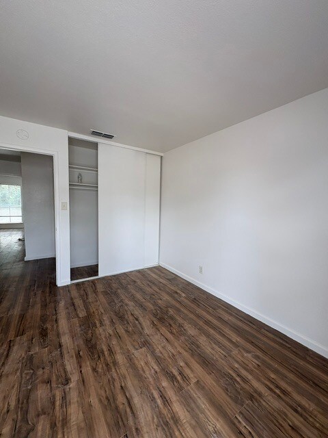 Building Photo - 310 S Argyle Ave