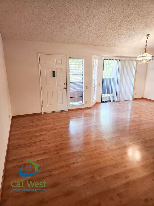 Building Photo - 01248 - % - Costa Mesa Terrace #G