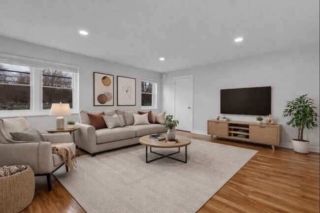 Building Photo - 1613 3rd St