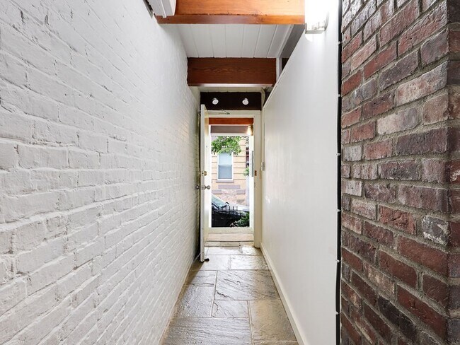 Building Photo - 77 Joy St