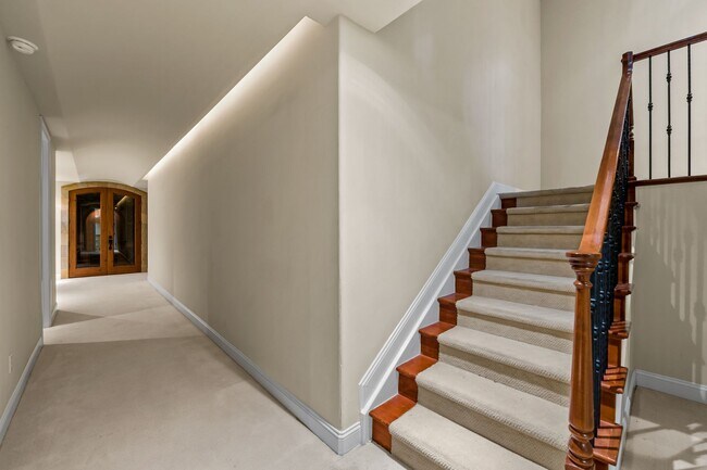 Building Photo - 11 Sommerset Cir
