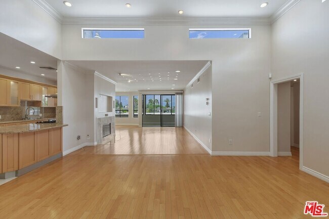 Building Photo - 4443 Ventura Canyon Ave