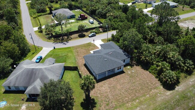 Building Photo - 2862 Pomello Ave SW