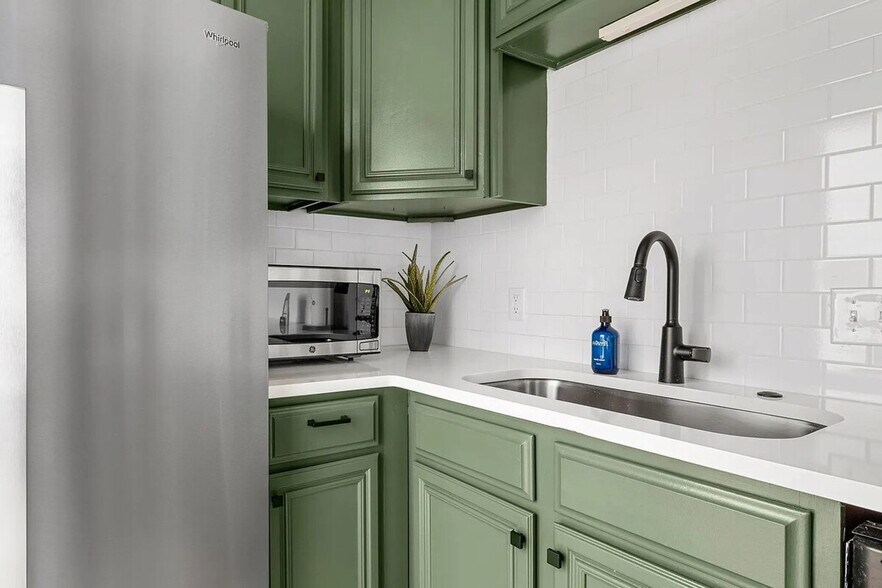 Building Photo - 4 Gateway Walk