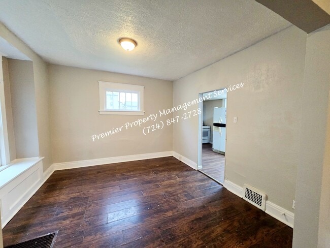 Building Photo - 1023 Negley St