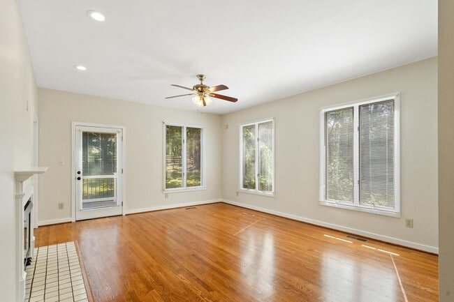 Building Photo - 445 Springvale Rd