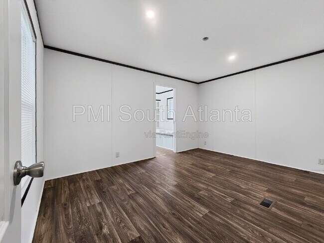 Building Photo - 2621 Jeffersonville Rd