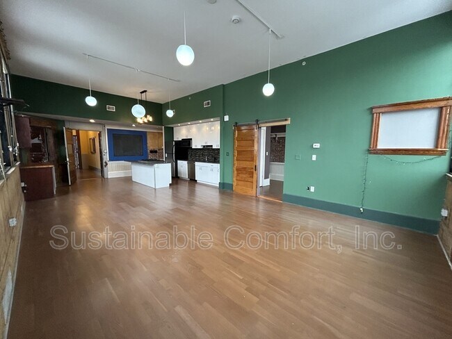 Building Photo - 28 Adams St