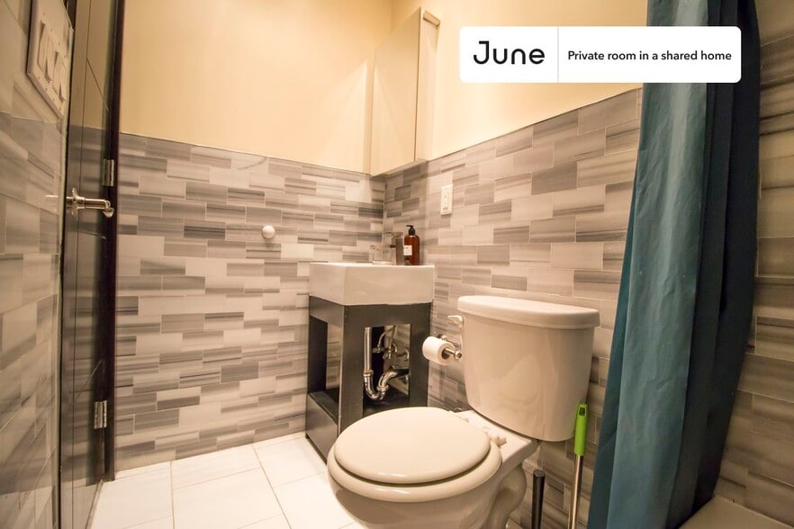 Building Photo - Room in Shared 4 bed/2 bath home in Upper West Side