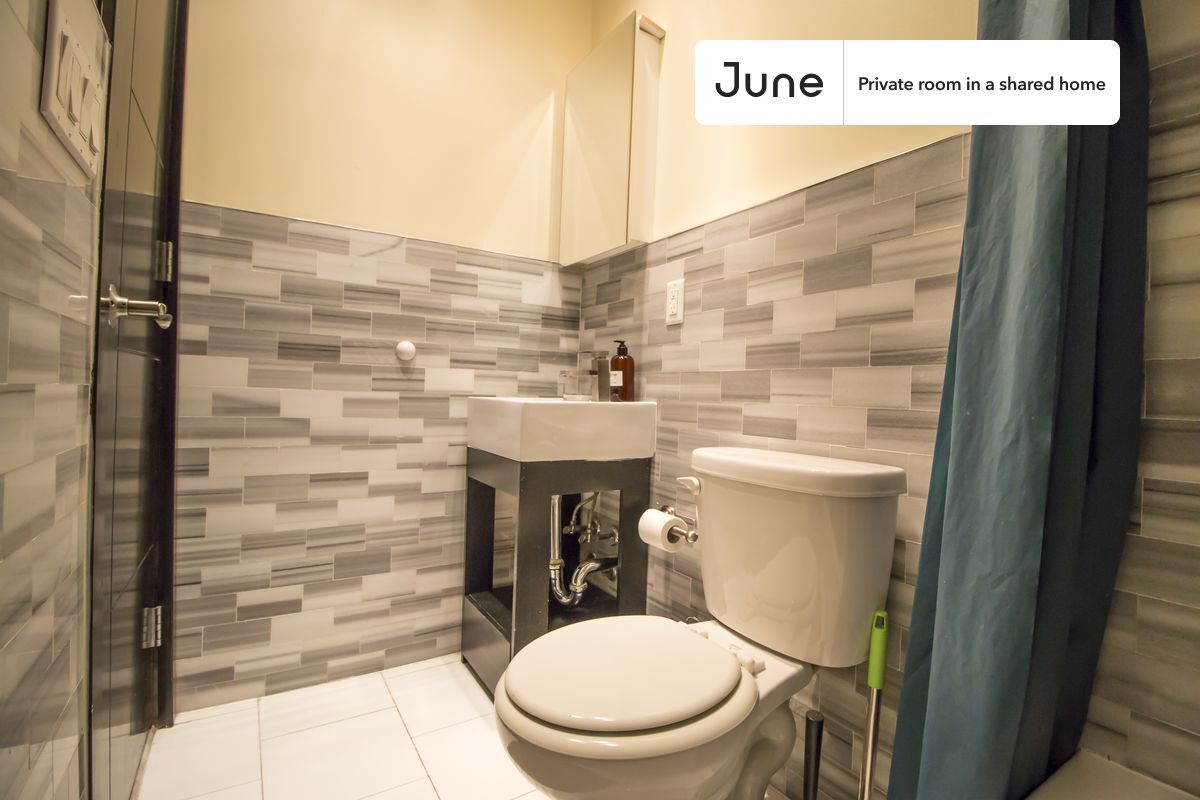 Building Photo - Room in Shared 4 bed/2 bath home