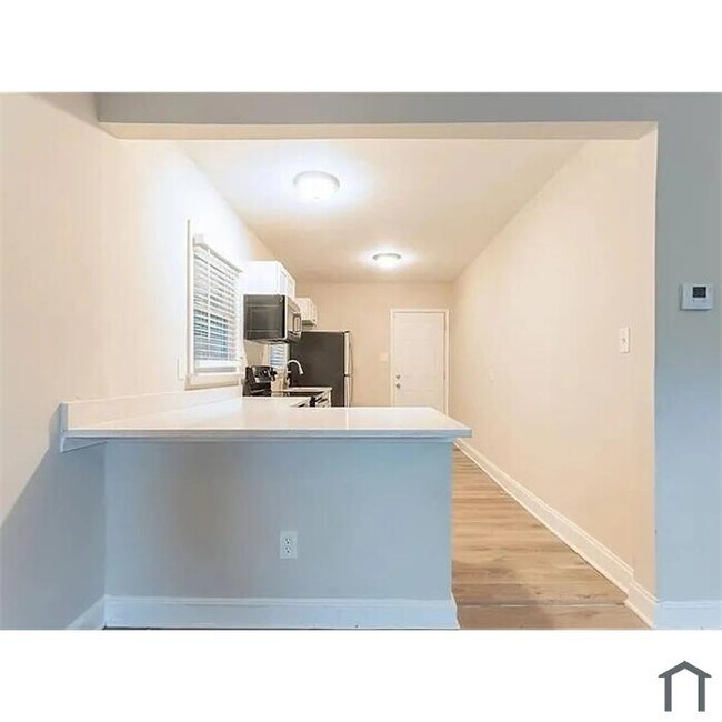 Building Photo - Spring