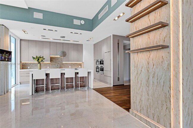 Building Photo - 900 Brickell Key Blvd