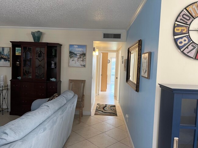 Building Photo - 183 Normandy Ln