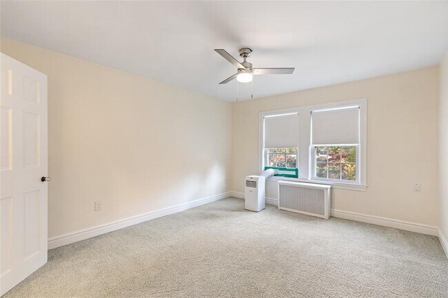 Building Photo - 4 Chase Ln