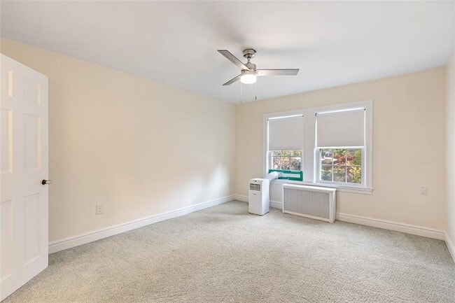 Building Photo - 6 Chase Ln