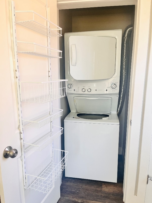 Building Photo - 306 Clark St