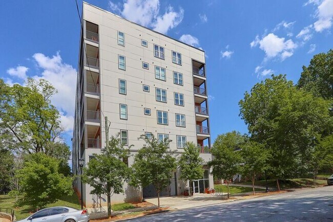 Building Photo - 525 Parkway Dr NE