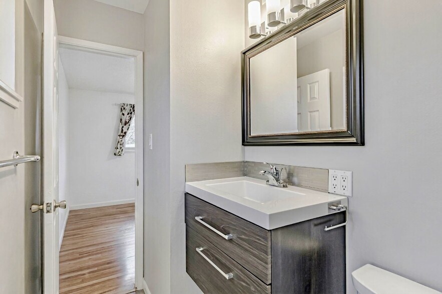 Building Photo - 1108 Alice St